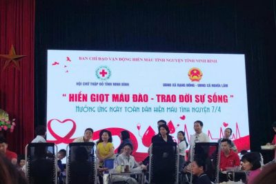 TẬP THỂ CÁN BỘ, GIÁO VIÊN TRƯỜNG TIỂU HỌC NAM ĐIỀN TÍCH CỰC THAM GIA HIẾN MÁU TÌNH NGUYỆN